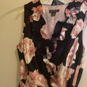 Very pretty dress worn only one time